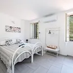 Casa Micino Grazioso Bilocale Nel Centro Storico Di Apartament Badalucco